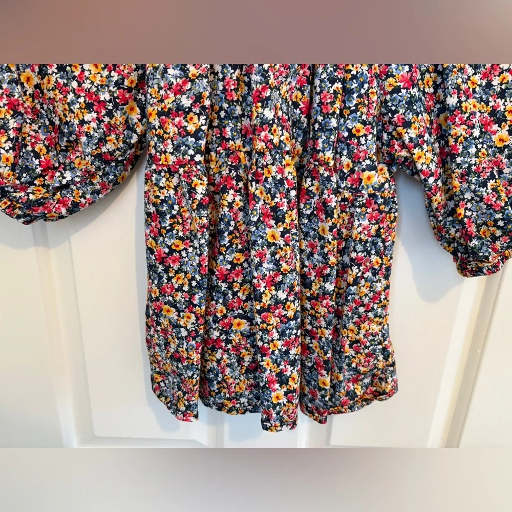 Old Navy Small Floral Blouse - Picture 4 of 7